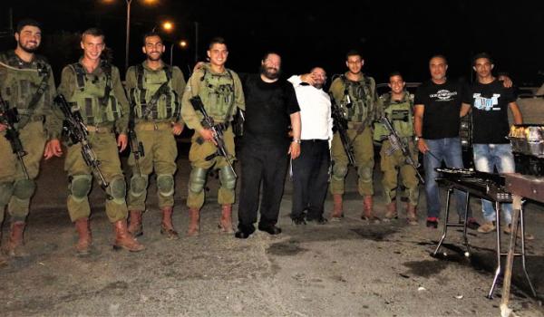 אהרון גרוס אבא של החיילים